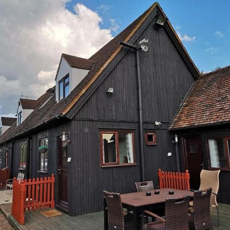 Chalet Cottages Streatley  Exterior photo